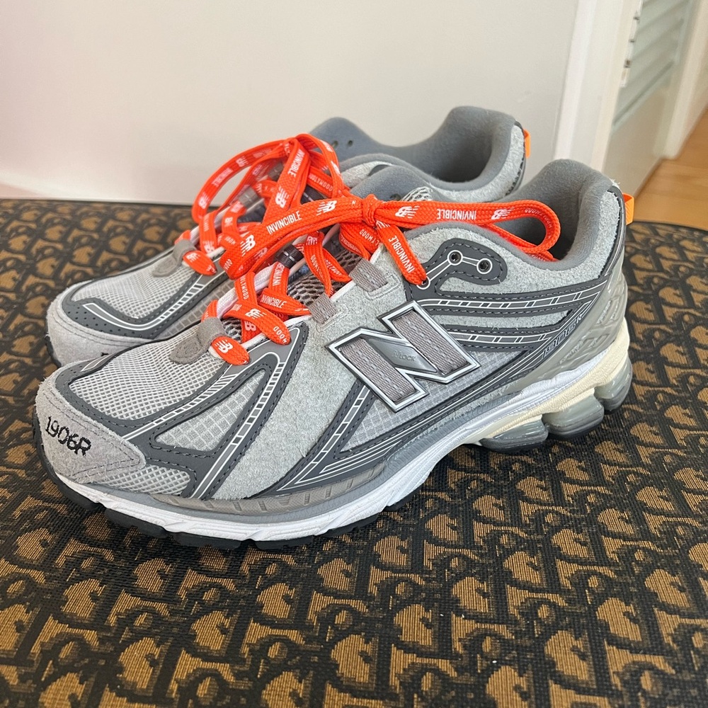 New Balance Invincible x N.Hoolywood x 1906R Grey Swan M1906RNI